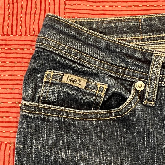 Lee women’s size 10 W32L31 rise 9.5” Dark Blue midrise Bootcut Jeans - Picture 3 of 16